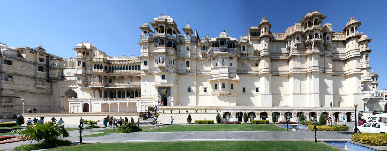 Tourist Attractions of Udaipur- The Venice of East2